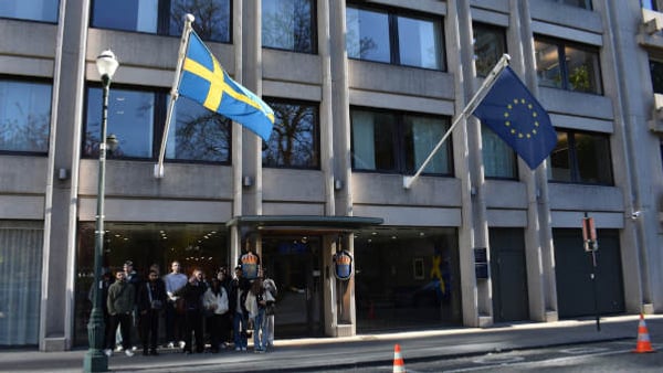 Elever utanför Sveriges ständiga representation vid Europeiska unionen i Bryssel