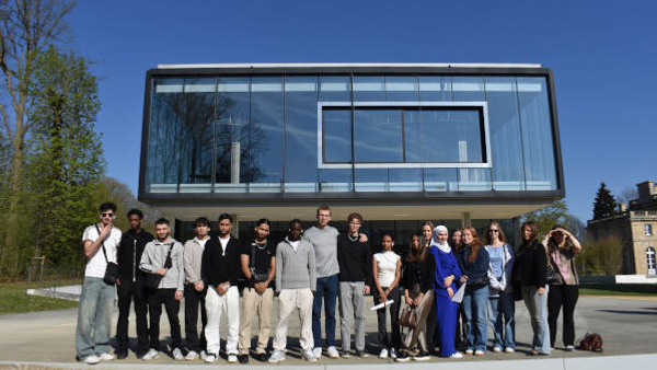 Gruppbild utanför Afrikamuseet
