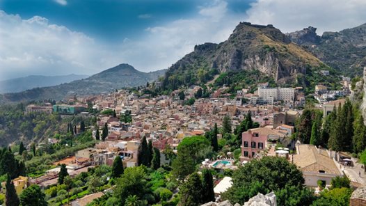 läs mer om boende och resa i taormina