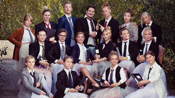 Klassfoto från Musikalutbildningen årskurs 2 på Balettakademien i Göteborg
