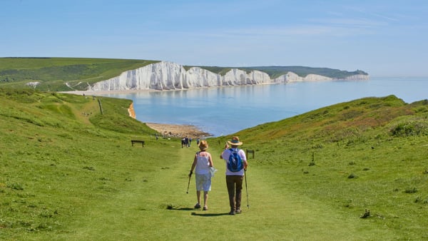 Promenad vid engelska kusten-gå en av våra språkkurser i engelska för dig 50+