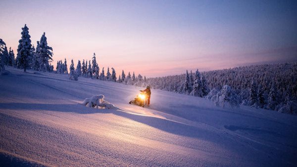 En skoterförare i Finland