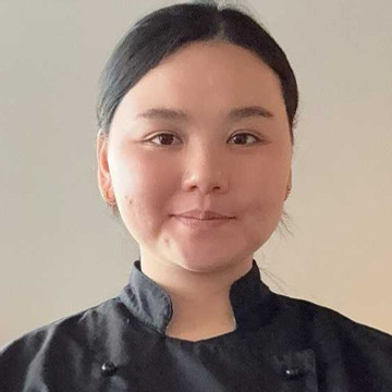 Solongoo Sofia Azbayar, kursledare i sushi på Folkuniversitetet i Uppsala