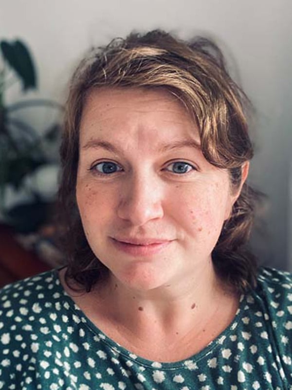 Jenny Nygren, keramiker, undervisar på Folkuniversitetet