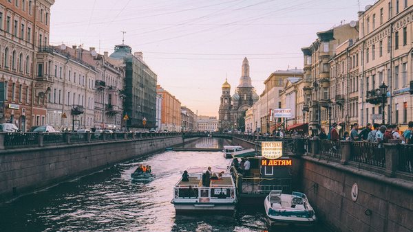 läs mer om boende och resa i st petersburg
