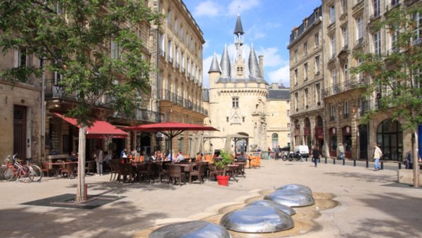 läs mer om boende och resa i bordeaux