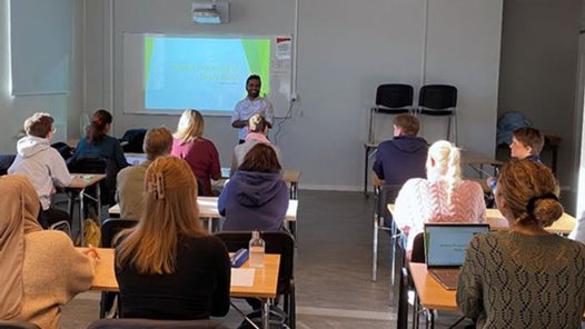 Föreläsning på utbildningen Läke- och livsmedelstekniker på Folkuniversitetet i Uppsala