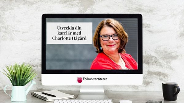 Charlotte Hågårds ansikte syns på en datorskärm med texten "Utveckla din karriär med Charlotte Hågård".