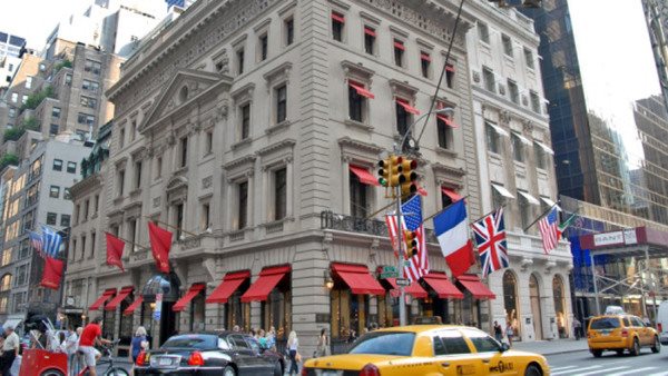 Cartier-byggnaden i New York som är en av de städerna någon av våra olika kurskategorier kan ta dig