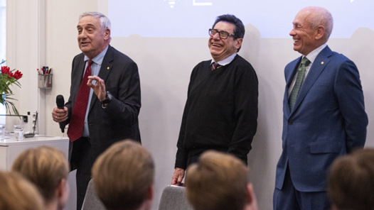 Nobelpristagarna i ekonomi 2025 föreläser på Kungstensgymnasiet.