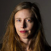 Foto av Emma Lundenmark. Hon har långt ljusbrund hår och en mörk tröja.