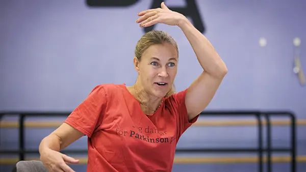 Grupp dansar på Folkuniveristetet