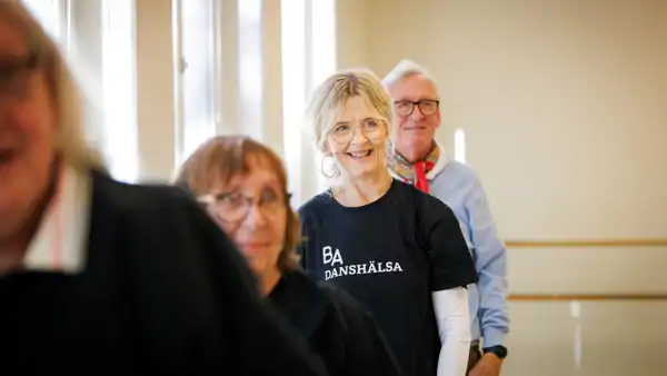 Deltagare i danshälsa på Folkuniversitetet. 