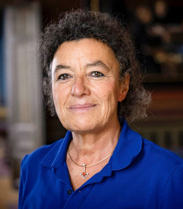 Porträttbild på Eva Kosek, professor och överläkare vid Smärtcentrum, Akademiska Sjukhuset i Uppsala.