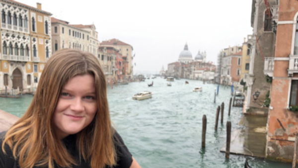 Elev på hum-programmet Nina Carlved