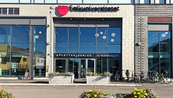 Entr&eacute; till skolorna BA och KV. 