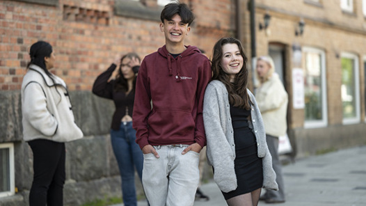 Omslaget till Folkuniversitetet gymnasiums programkatalog