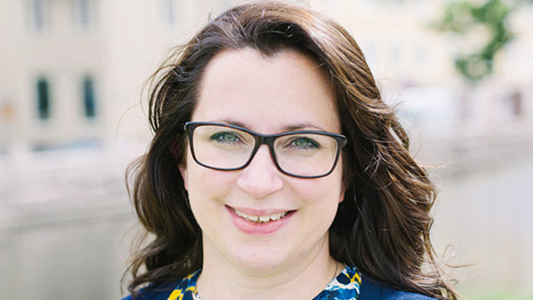 Sofia Ymén är lärare i skrivande på Folkuniversitetet i Göteborg