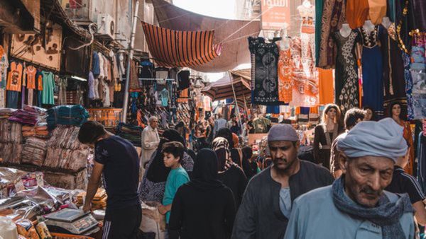 Vy från en arabisk marknad som du skulle kunna besöka om du läser en språkkurs i arabiska utomlands