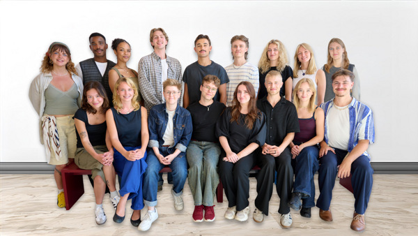Klassfoto från Musikalutbildningen årskurs 1 på Balettakademien i Göteborg
