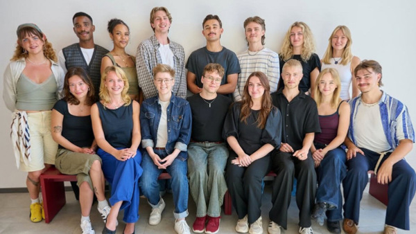 Klassfoto från Musikalutbildningen årskurs 1 på Balettakademien i Göteborg