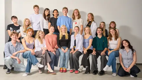 Klassfoto från Musikalutbildningen årskurs 1 på Balettakademien i Göteborg