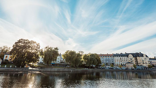 Tankfull kvinna på kurser och utbildningar på Folkuniversitetet Södertälje