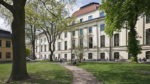 Folkuniversitetet sett från Spökparken