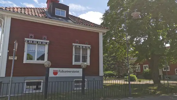 Vinterbild på lokalerna för Folkuniversitetet Falun