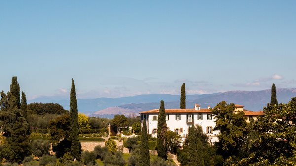 Vy över en del av Italien vilket är en av många platser internationella skolorna arrangerar språkresor