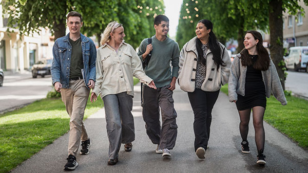 Elever från Folkuniversitetets gymnasium på Kungsgatan i Trollhättan