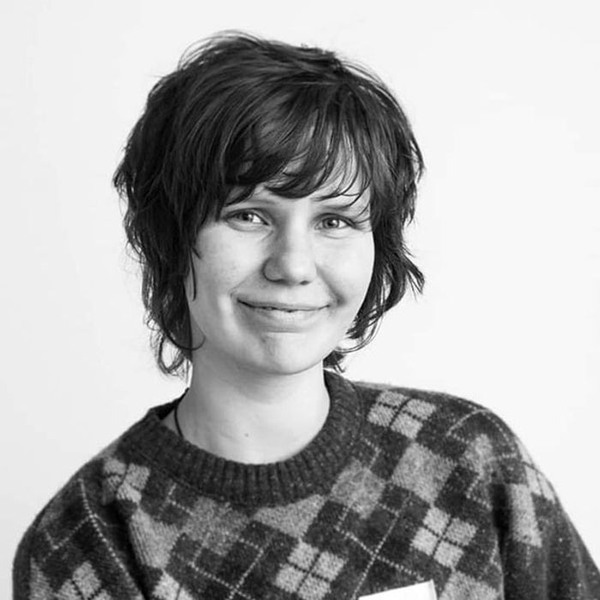 Elsa Linn Karlsson Holmberg är lärare på Folkuniversitetet i Trollhättan