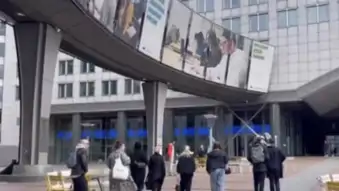 Elever p&aring; v&auml;g in i Europaparlamentet i Bryssel