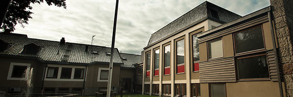 En bild p&aring; skolans lokaler utifr&aring;n. 