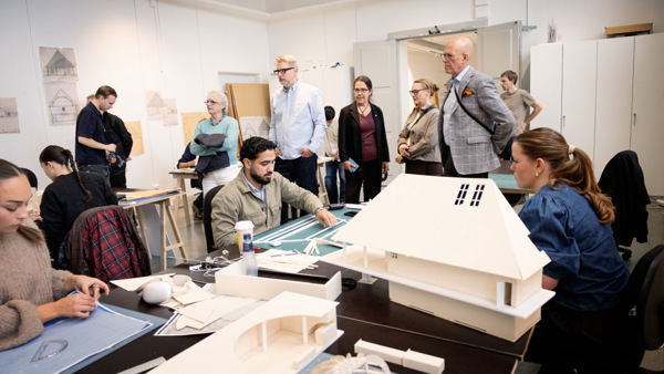 Myndigheten för yrkeshögskolans generaldirektör Magnus Wallerå samt myndighetens konstnärliga råd besökte Konst och Kulturakademien och BA i Kräftriket.