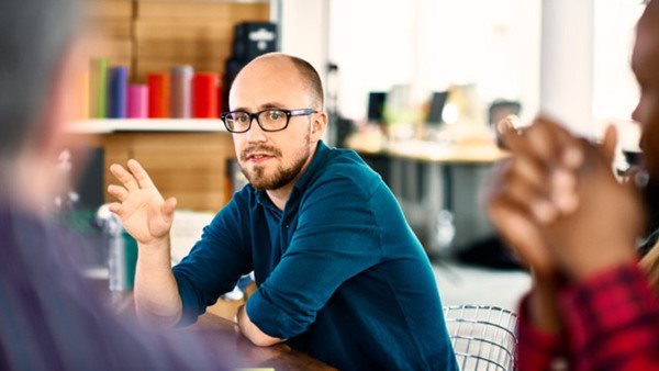 Engagerad deltagare i en kurs i beteendevetenskap