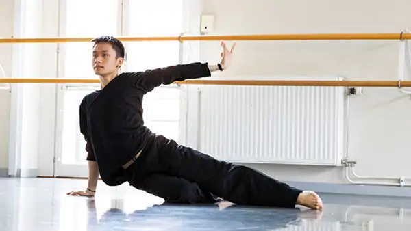 Dansare med dansa-kort på Balettakademien Stockholm
