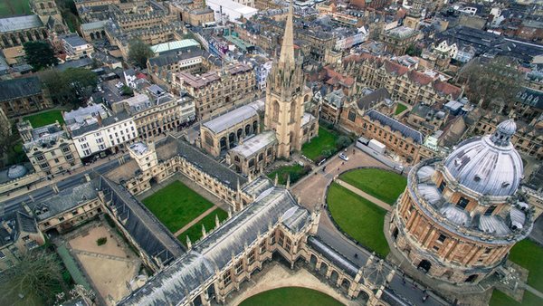 hitta språkresor för vuxna till oxford england och läs engelska på plats