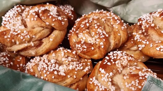 Kanelbullar i fikakorg