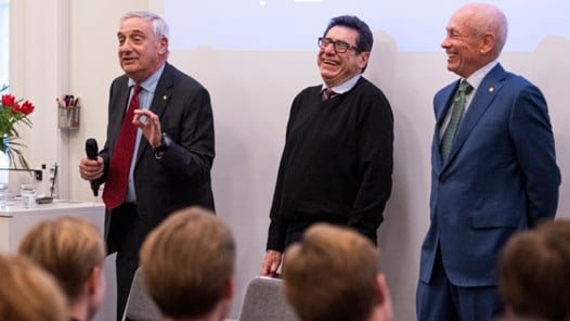 Nobelpristagarna i ekonomi 2025 föreläser på Kungstensgymnasiet.