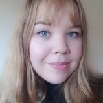 Sofia Söderberg undervisar i måleri och keramik på Folkuniversitetet