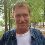 Lars Axelsson är lärare i svenska på Folkuniversitetet i Göteborg