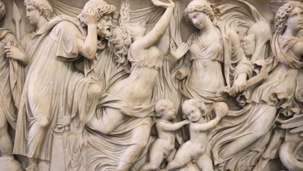 Detaljerad antik skulptur i relief - del av  kurs i konsthistoria på Folkuniversitetet