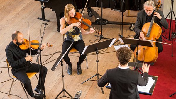 orkester repeterar på Gotlands Tonsättarskola i Visby