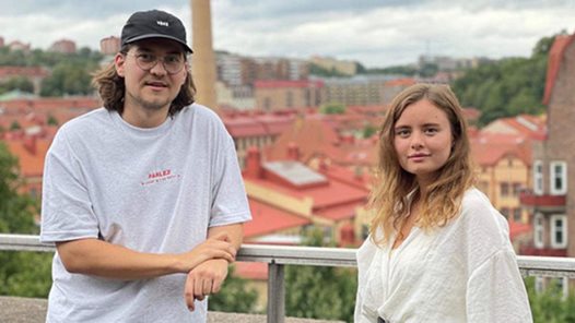 David Neråfors och Sara Urbain Sanz har gått en diplomutbildning till grafisk formgivare på Art College, Folkuniversitetet i Göteborg.