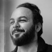 Fotografi på Alejandro Leiva Wenger, lärare på Konst & Kulturakademien.