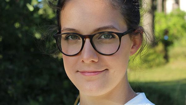 Porträtt på studerande Emina Comaga