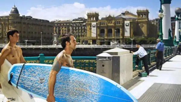 Spanska och surfing i San Sebastián