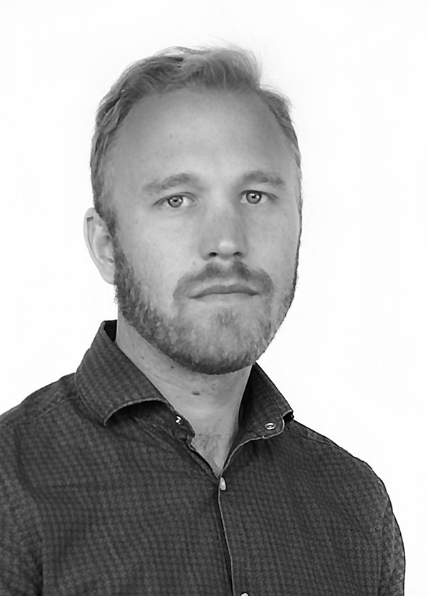 Gustaf Nilsson är lärare i samhällskunskap, historia och juridik på Folkuniversitetets gymnasium i Trollhättan.