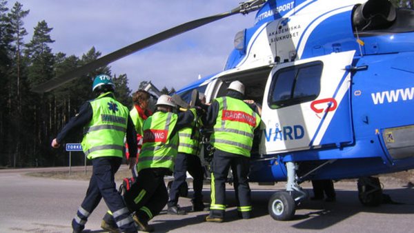 Räddningspersonal ambulanshelikopter Folkuniversitetet i Uppsala Vård och omsorgsprogrammet Cultus gymnasium